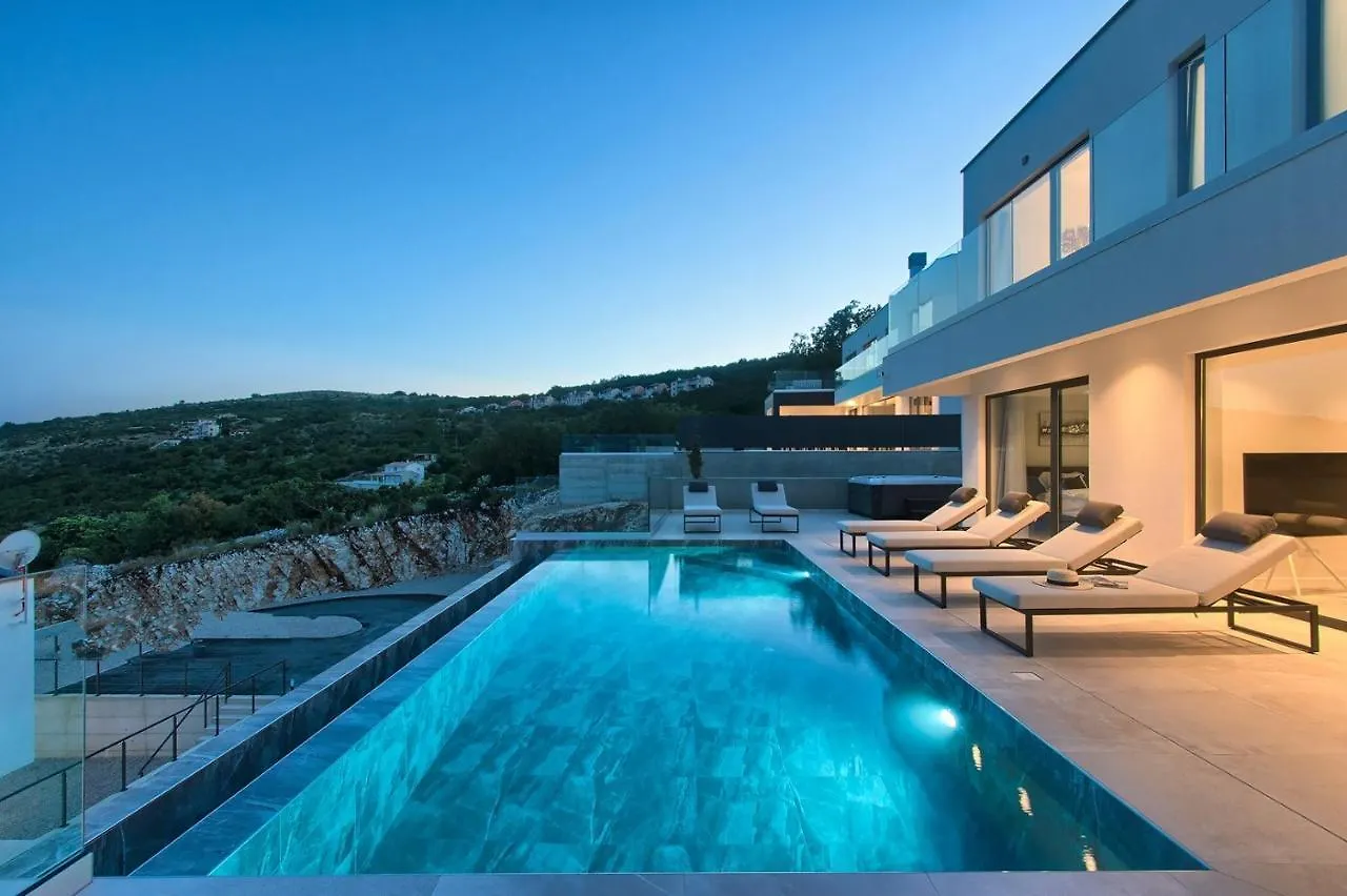 Villa Ateneum With Sea View, Jacuzzi And Infinity Pool Labin  Labin (Istria)