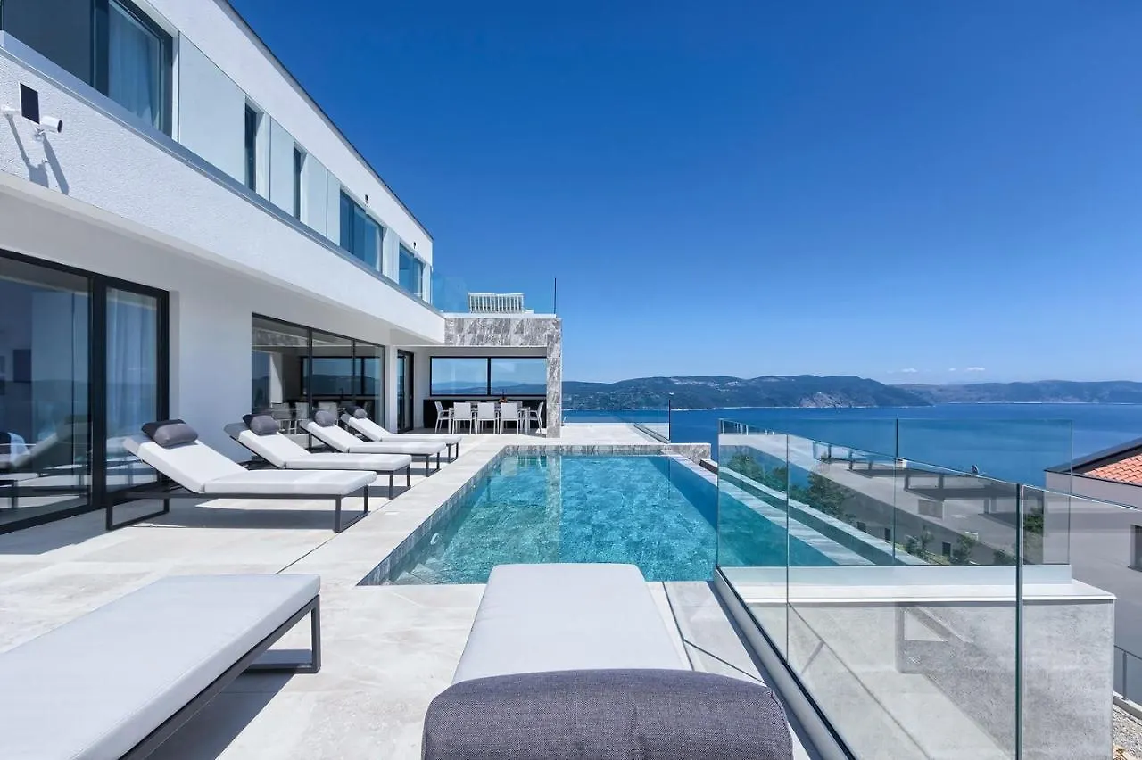 Villa Ateneum With Sea View, Jacuzzi And Infinity Pool Labin